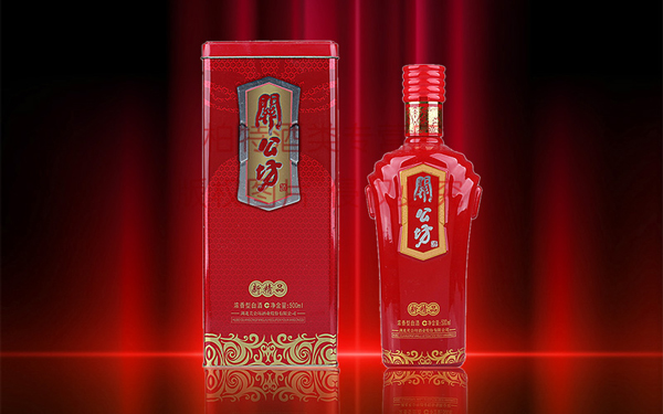 方形白酒铁盒.jpg
