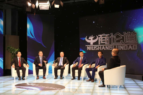 金裕制罐总经理与著名主持人朱轶进行深度交谈.jpg