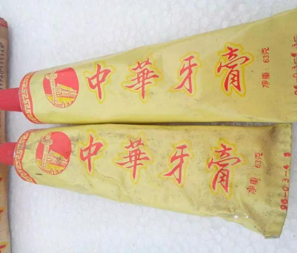 铁皮包装的牙膏